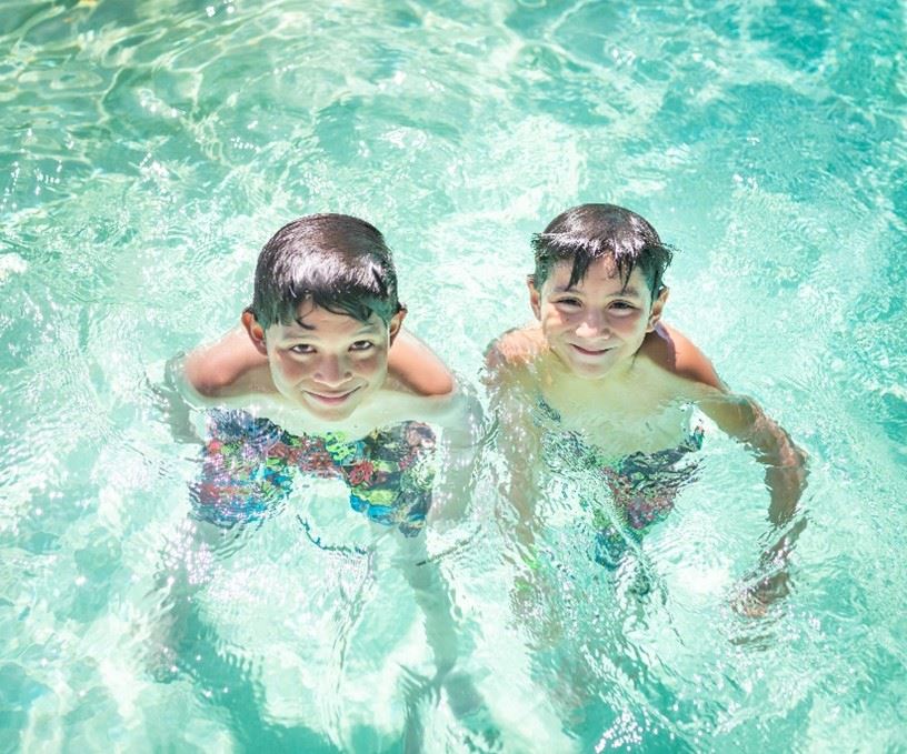 Two kids in swimming pool